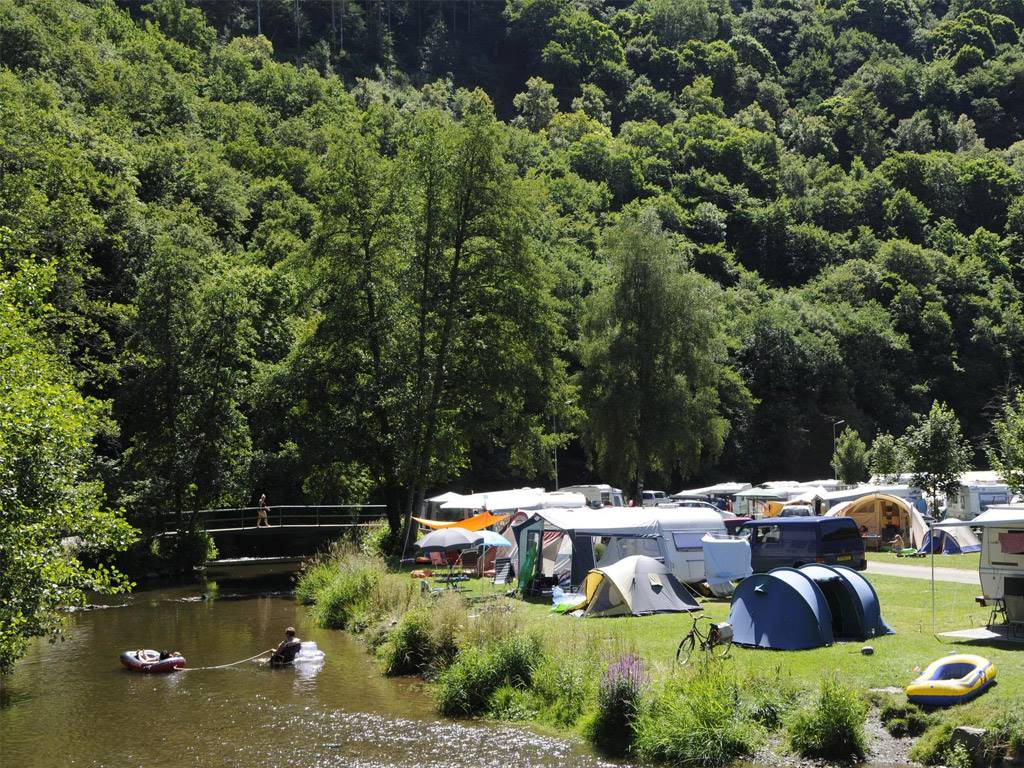 Intimer Naturcampingplatz am Fluss Clerve