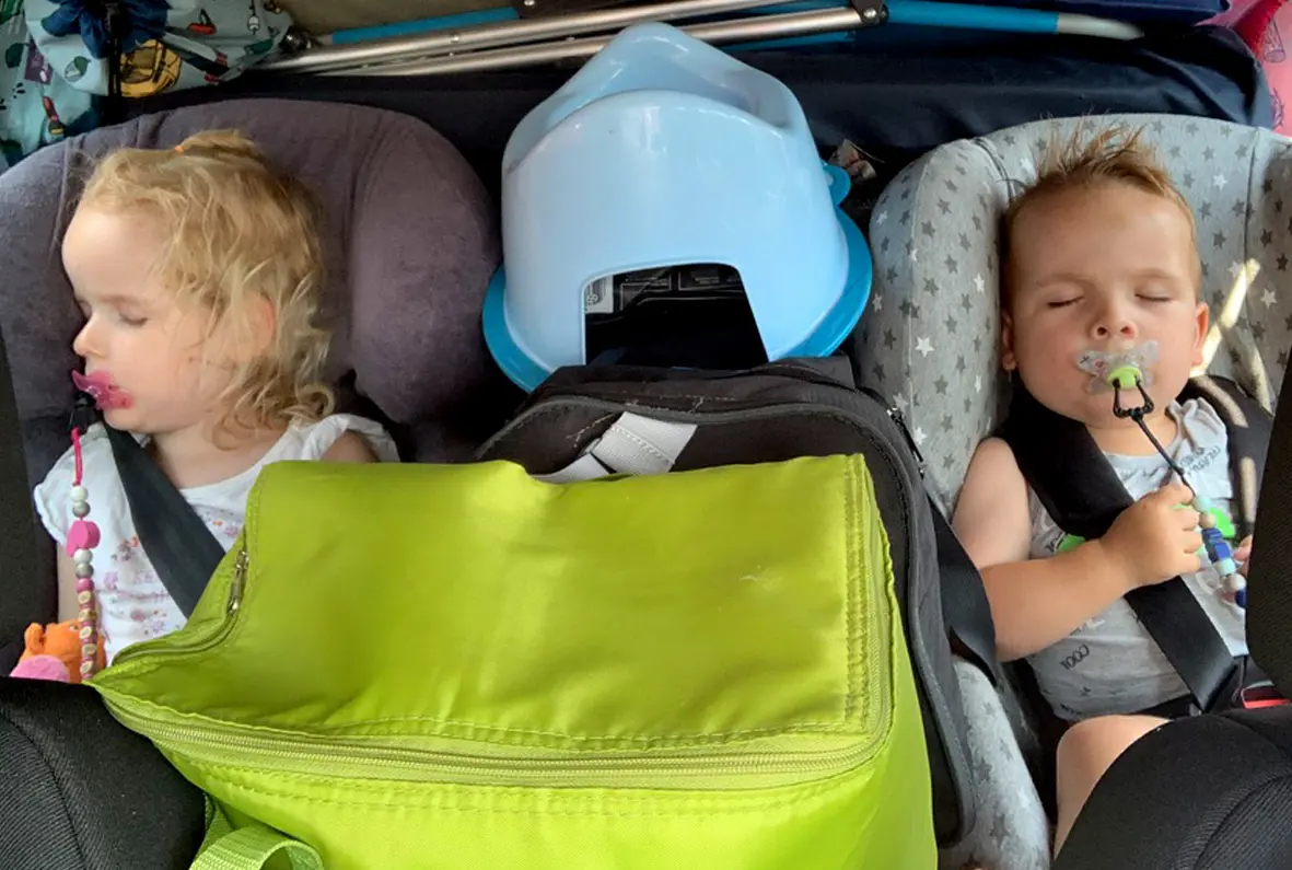 Wie Sie Ihre Kinder während einer langen Autofahrt bei Laune halten