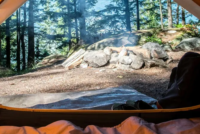 Entspannen Sie sich auf einem Wellness-Campingplatz mit Freunden