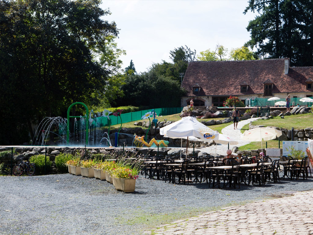 Castel Camping Chateau De Poinsouze 12