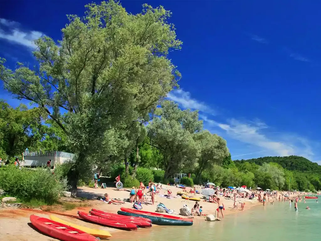 Ein sehr bequemer Campingplatz, wenn Sie gerne angeln.