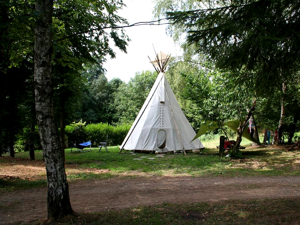 Camping de Lakens - Zelten im Tipi