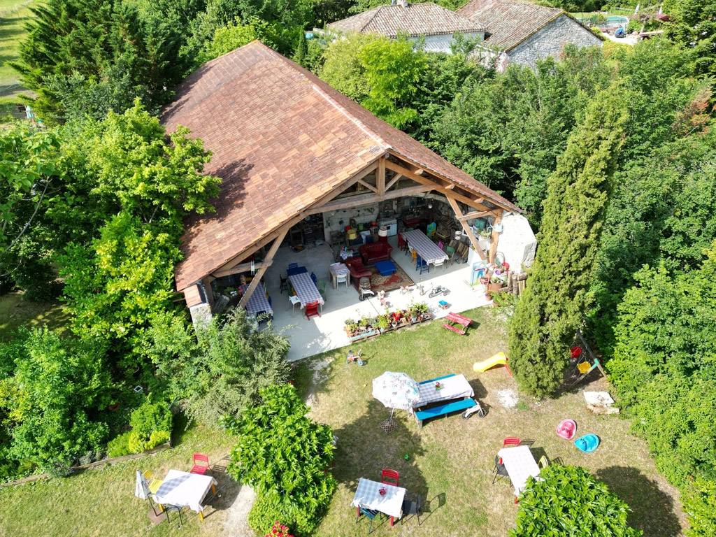 Camping Domaine Les Escaliers De La Combe 2