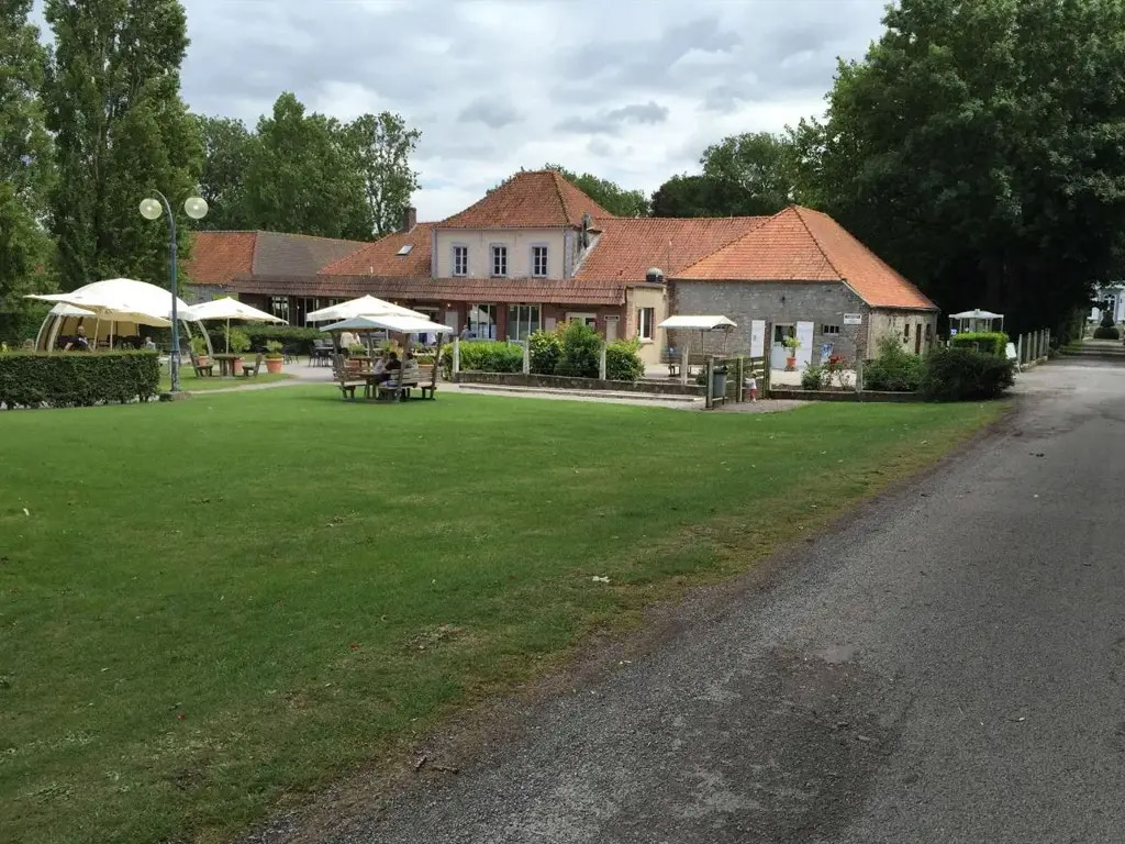 Schlosscampingplatz unterhalb von Calais
