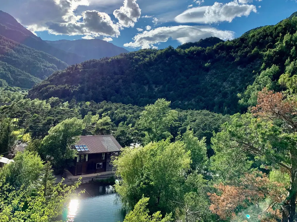 Campingplatz mit sonnigem Charme in den südfranzösischen Alpen