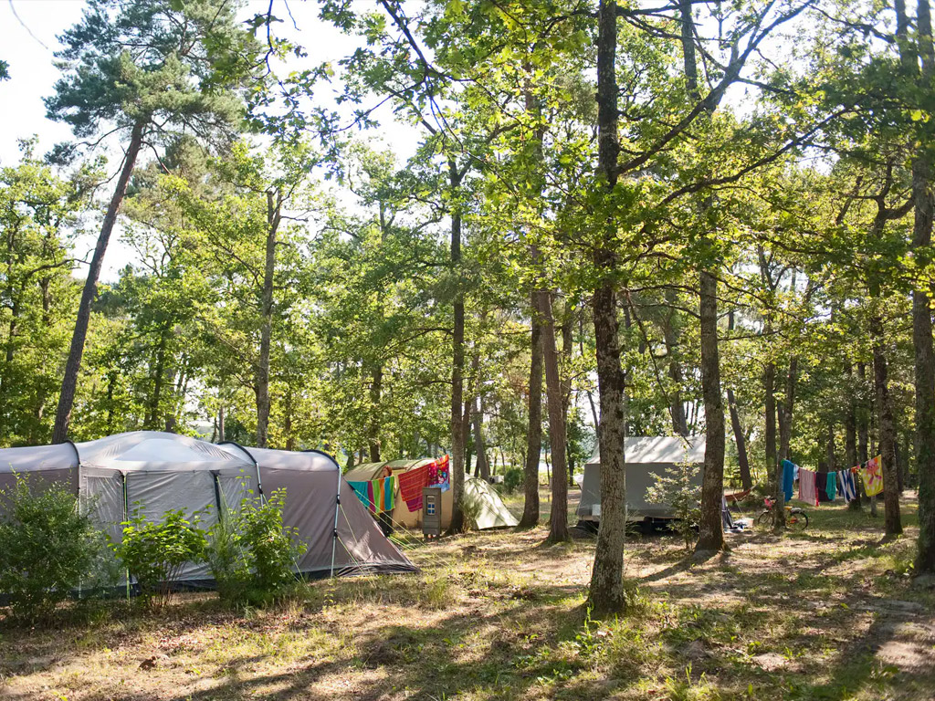 Camping Huttopia Lac De Rille 2