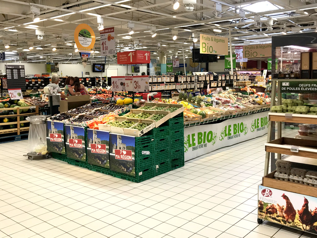 Großer Laden auf dem Campingplatz