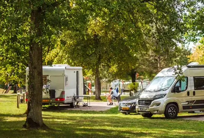 Übernachtung auf dem Campingplatz entlang der Route du Soleil